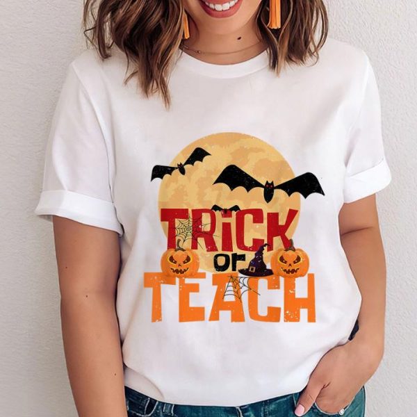 Trick Or Teach Cute Halloween Teacher Classroom Fall T-Shirt