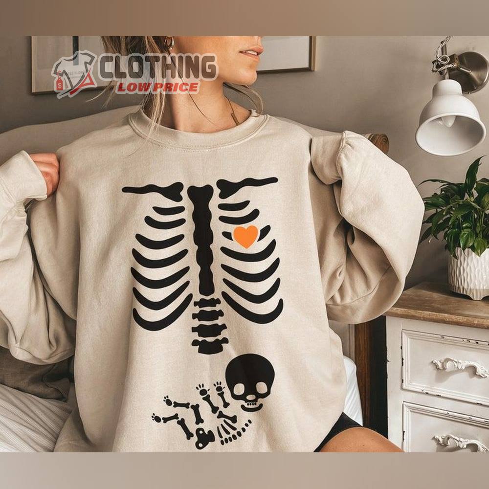 Pregnant Skeleton Halloween Maternity Shirt, Funny Pregnancy Announcement 2022 T-Shirt