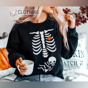 Pregnant Skeleton Halloween Maternity Shirt Funny Pregnancy Announcement 2022 T Shirt 2