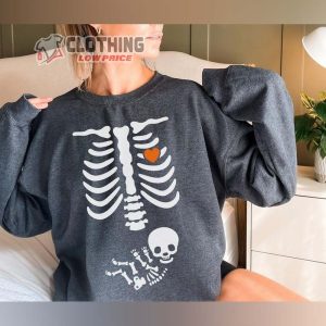 Pregnant Skeleton Halloween Maternity Shirt Funny Pregnancy Announcement 2022 T Shirt 3