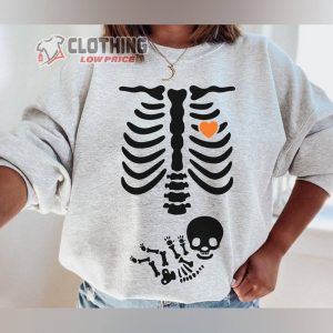 Pregnant Skeleton Halloween Maternity Shirt Funny Pregnancy Announcement 2022 T Shirt 4