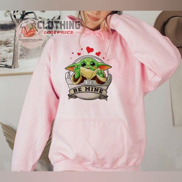 Be Minne Baby Yoda Valentines Gift Merch, Star War Grogu Valentines Day Sweatshirt, Disney Yoda Valentines Hoodie