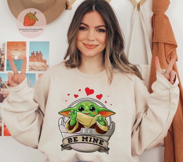 Be Minne Baby Yoda Valentines Gift Merch, Star War Grogu Valentines Day Sweatshirt, Disney Yoda Valentines Hoodie