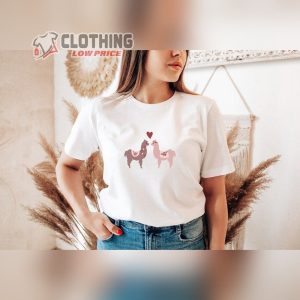 Cute Llama Loves ValentineS Day Shirt Funny Animals Valentine Llama Kissing Sweatshirt ValentineS Day Llama Shirt3