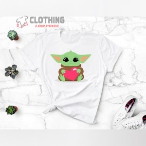 Star Wars Baby Yoda Hug A Heart Merch, Star Wars Valentines 2023 Gifts Shirt, Star Wars Movie Characters Costumes T-Shirt