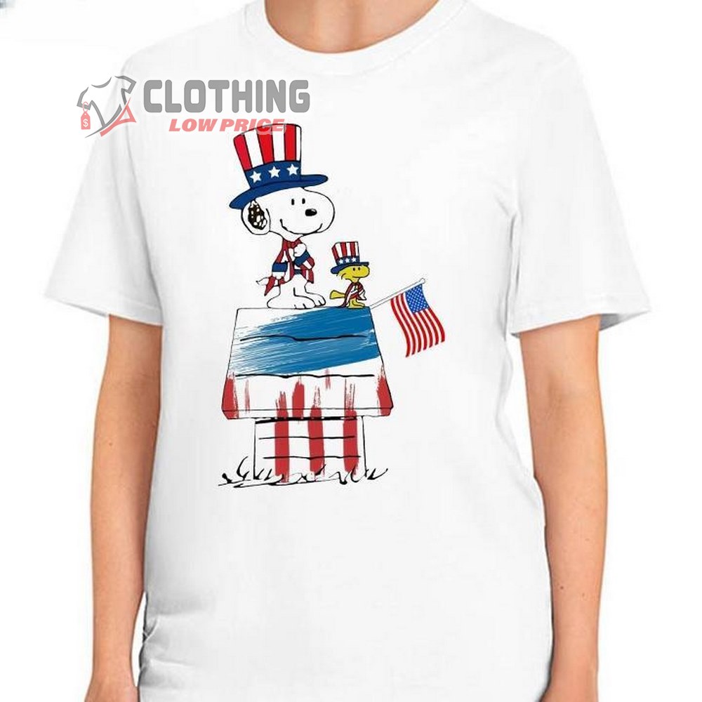 Woodstock And Snoopy 4th Of July American flag T-shirt, Woodstock Peanuts Snoopy With American Flag Independence Day Shirt