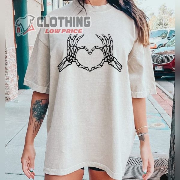 Skeleton Hand Heart T- Shirt, Funny Halloween Shirt, Halloween Party Shirt, Funny Adult Halloween Costumes Merch