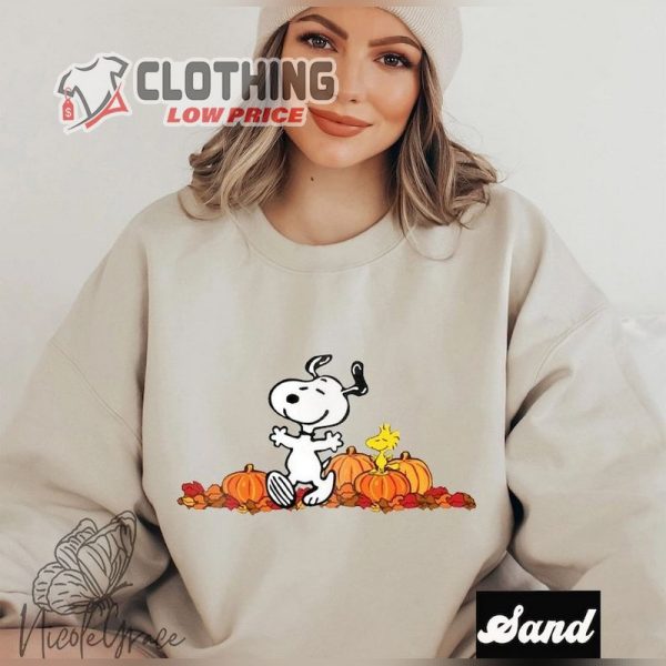 Dog Autumn Pumpkin Unisex Sweatshirt, Snoopy Pumpkin Peanuts Halloween Hoodie