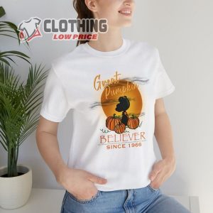 Great Pumpkin Believer Snoopy Charlie Brown Halloween Pumpkin Moon Tee