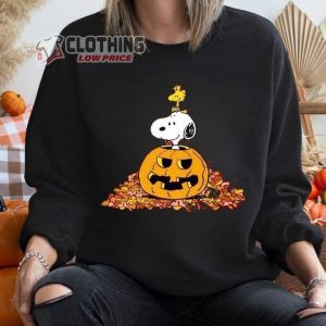 Retro Snoopy Halloween Merch, Vintage Snoopy Fall Shirt, Dog Autumn Pumpkin Sweatshirt, Peanuts Halloween Fall T-Shirt