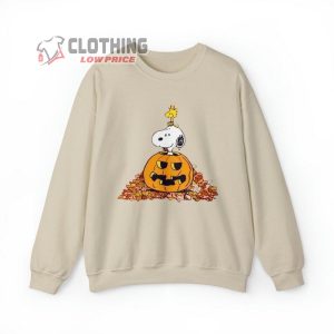 Retro Snoopy Halloween Merch, Vintage Snoopy Fall Shirt, Dog Autumn Pumpkin Sweatshirt, Peanuts Halloween Fall T-Shirt