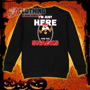 Squirrel Buc- Ees I’m Just Here For The Snacks Trending T- Shirt, Buc- Ee’s Halloween 2023 Shirt, Buc- Ee’s Halloween Merchandise Merch