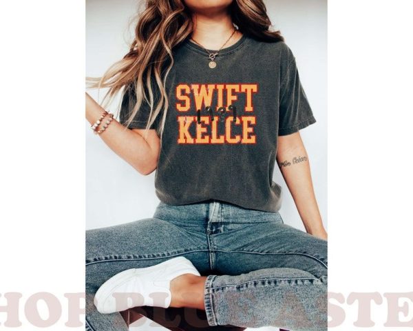 Swift And Kelce 1989 Unisex Sweatshirt, Travis Kelce Football T-Shirt, Kelce Swift Shirt, American Football Tee, Football Fan Tee