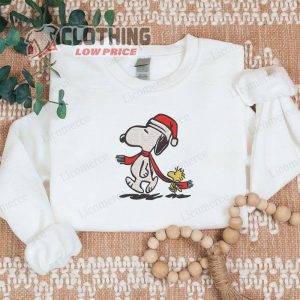 Snoopy Christmas Embroidered Sweatshirt T Shirt Hoodie Snoopy And Woodstock Crewneck Christmas Cartoon Dog Sweatshirt 3