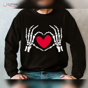 Skeleton Hands With Heart ValentineS DayHalloween Shirt