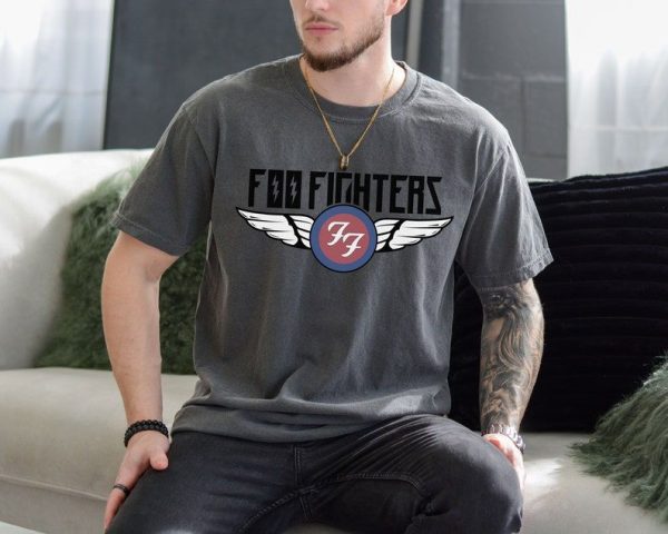 Foo Fighters Rock Band T-Shirt On Vintage Black Comfort Shirt