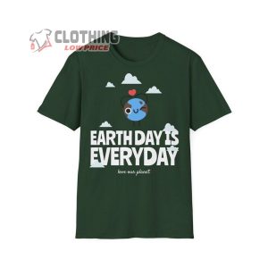 Retro Bee Tee, Animal Trending Merch, Earth Day 2024 Shirt, Flower Shirt, Earth Day Fan Gift